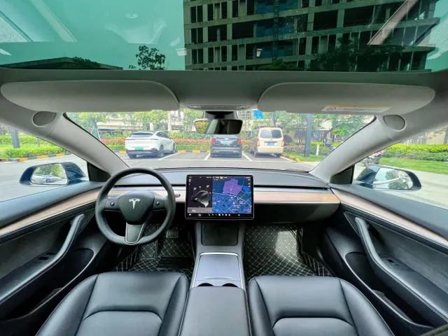 Tesla Model 3 — Фото автомобиля 7