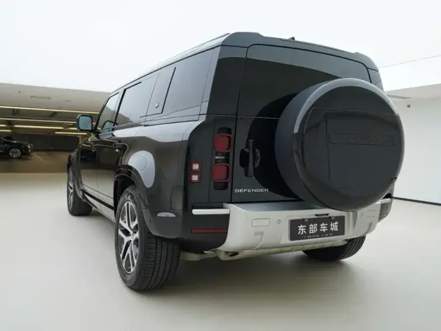 Land Rover Defender — Фото автомобиля 4
