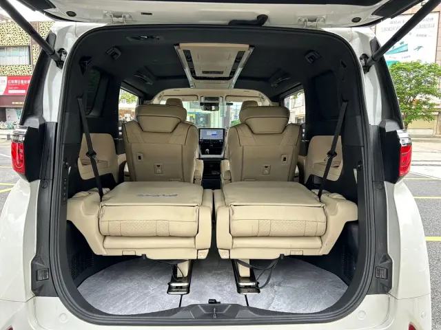 Toyota Alphard — Фото автомобиля 20