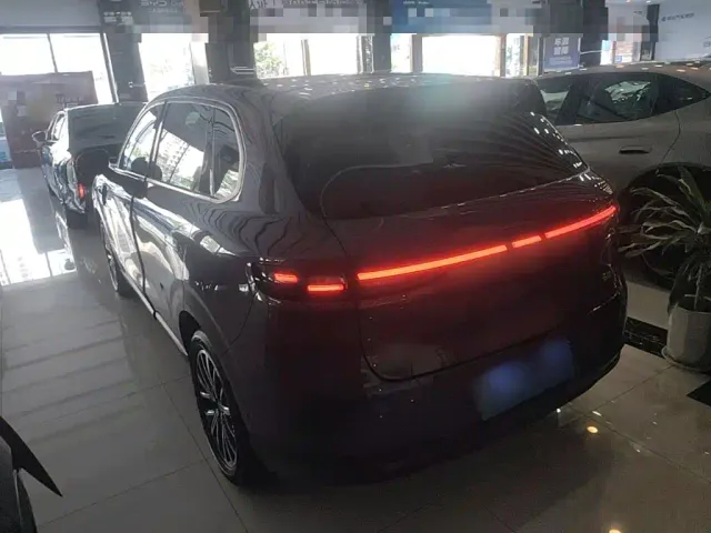 Leapmotor B10 — Фото автомобиля 4
