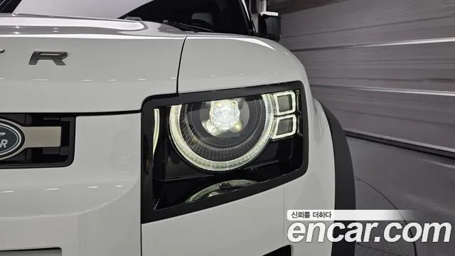 Land Rover Defender — Фото автомобиля 17