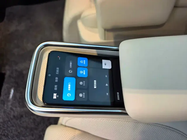 Li Auto MEGA — Фото автомобиля 9