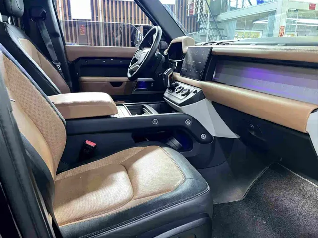 Land Rover Defender — Фото автомобиля 8