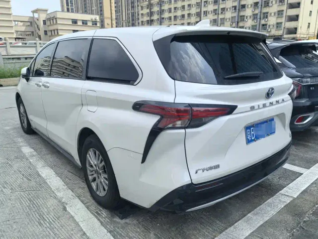 Toyota Sienna — Фото автомобиля 7