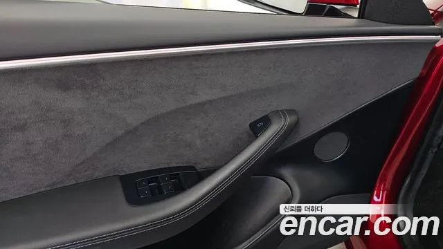 Tesla Model 3 — Фото автомобиля 30