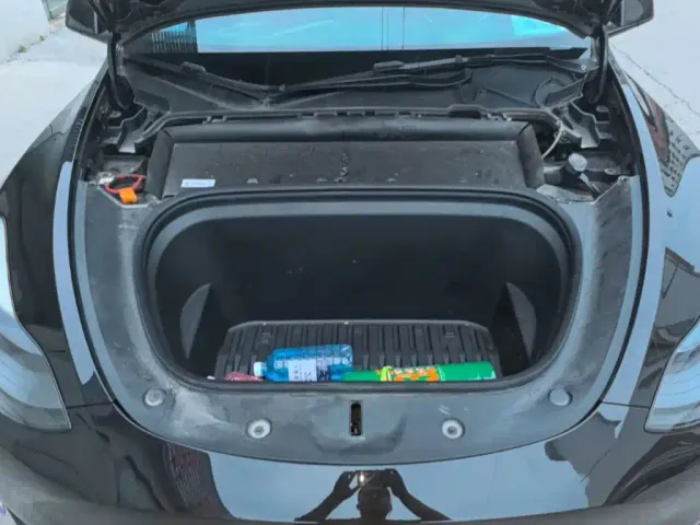 Tesla Model Y — Фото автомобиля 19