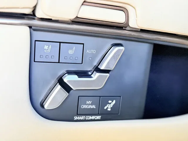 Toyota Alphard — Фото автомобиля 24