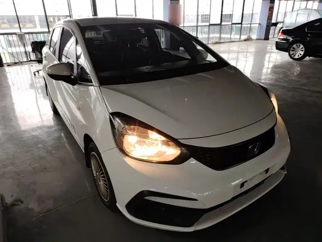 Honda Fit — Фото автомобиля 3