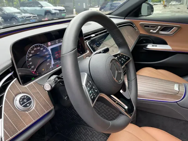 Mercedes-Benz E-Class — Фото автомобиля 5