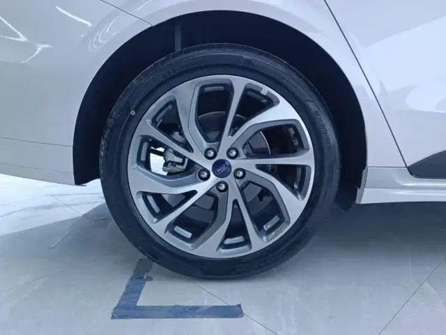 Ford Mondeo — Фото автомобиля 6