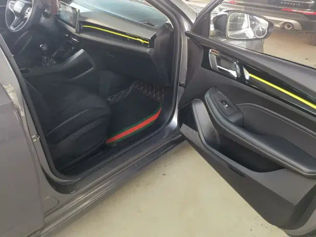 Roewe i5 — Фото автомобиля 8