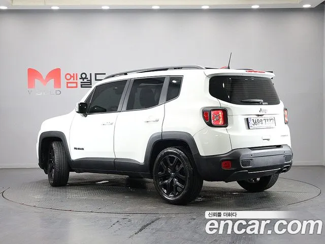 Jeep Renegade — Фото автомобиля 4