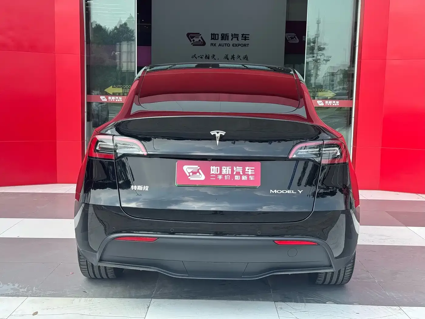 Tesla Model Y 2023 Long Range All-Wheel Drive Edition — Фото автомобиля 4