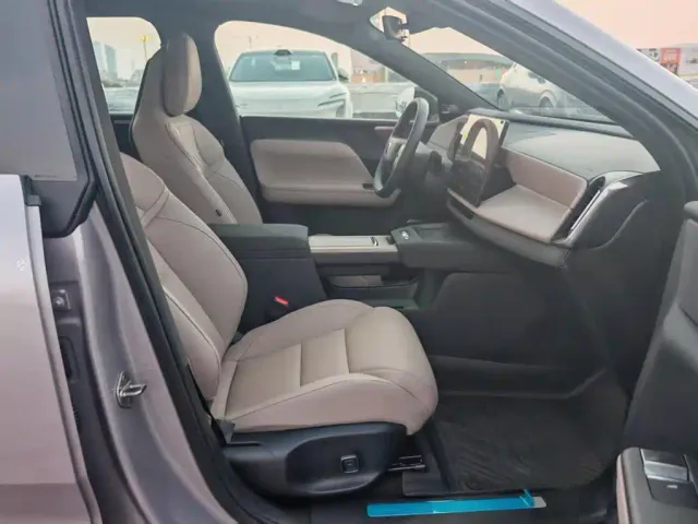 Volvo XC70 Plug-in Hybrid — Фото автомобиля 25