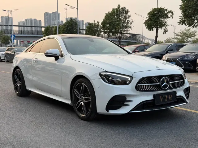 Mercedes-Benz E-Class — Фото автомобиля 3