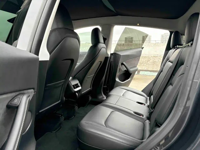 Tesla Model Y — Фото автомобиля 14
