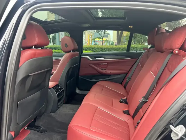 BMW 5 Series — Фото автомобиля 6