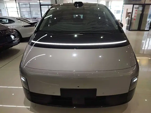 Li Auto MEGA — Фото автомобиля 2
