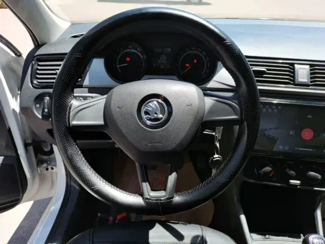 Skoda Rapid — Фото автомобиля 6