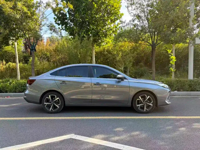 Roewe i5 — Фото автомобиля 4