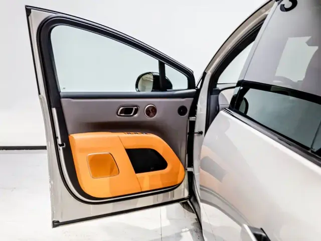 Li Auto i8 — Фото автомобиля 11