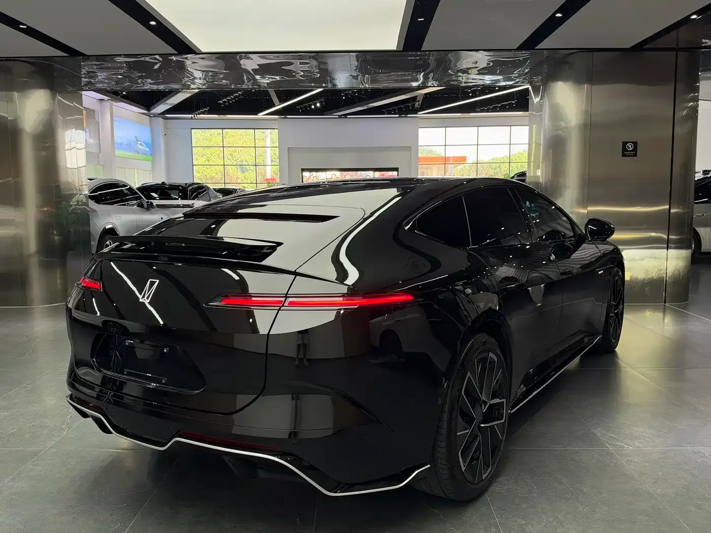 Avatr Avatr 12 2023 650 Triple Laser AWD Performance Edition — Фото автомобиля 14
