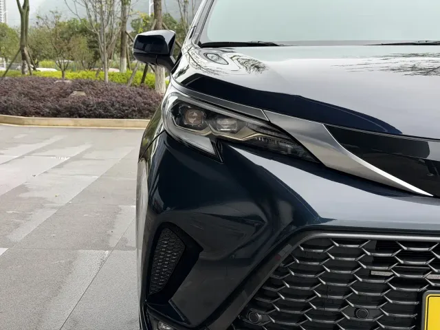 Toyota Granvia — Фото автомобиля 17
