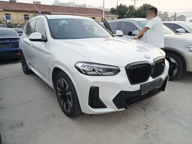 BMW iX3 — Фото автомобиля 3