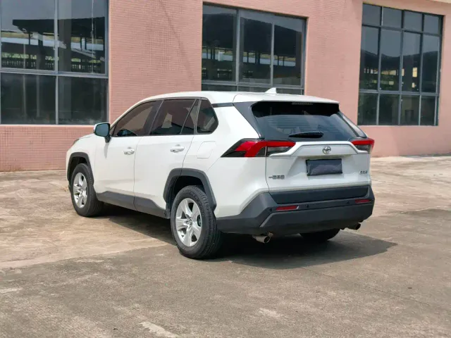 Toyota RAV4 — Фото автомобиля 6