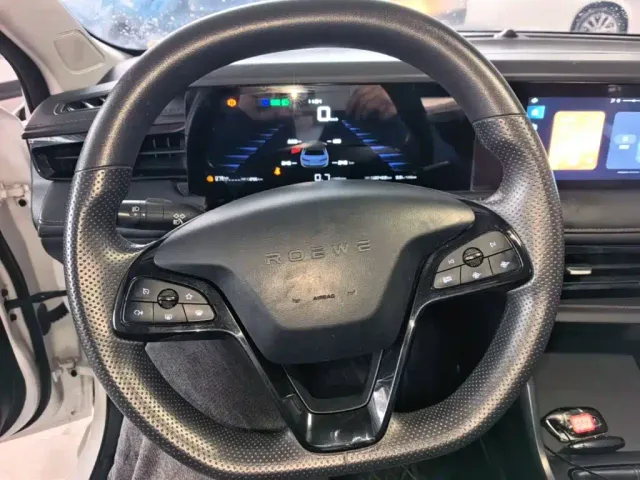 Roewe i5 — Фото автомобиля 10