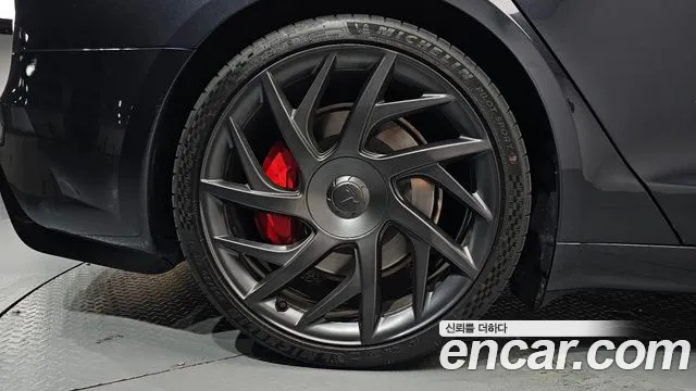 Tesla Model S — Фото автомобиля 21