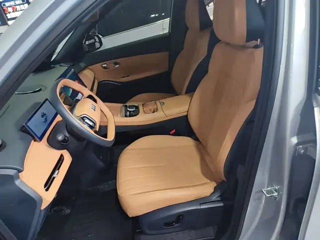 Geely Galaxy Starship 7 EM-i — Фото автомобиля 14