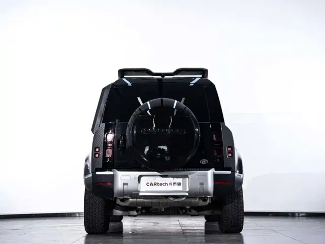Land Rover Defender — Фото автомобиля 7