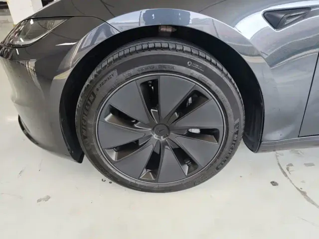Tesla Model 3 — Фото автомобиля 22