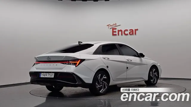 Hyundai Avante CN7 — Фото автомобиля 2