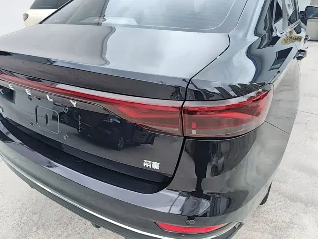 Geely Emgrand — Фото автомобиля 23