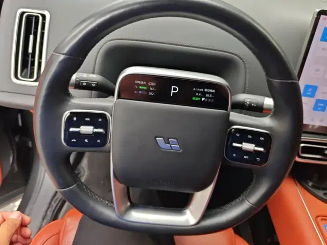 Li Auto L8 — Фото автомобиля 15