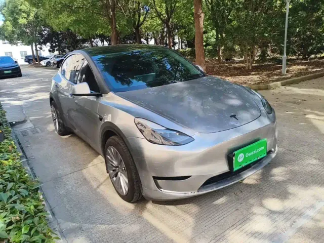 Tesla Model Y — Фото автомобиля 3
