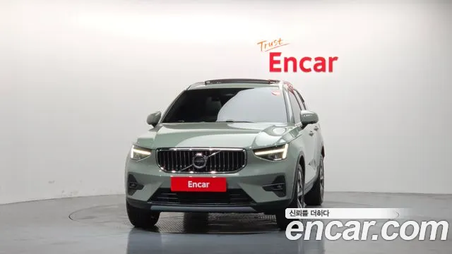 Вольво XC40 B4 Ultimate Bright — Фото автомобиля 3