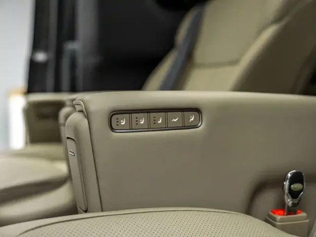 Li Auto MEGA — Фото автомобиля 16