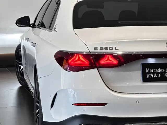 Mercedes-Benz E-Class — Фото автомобиля 7