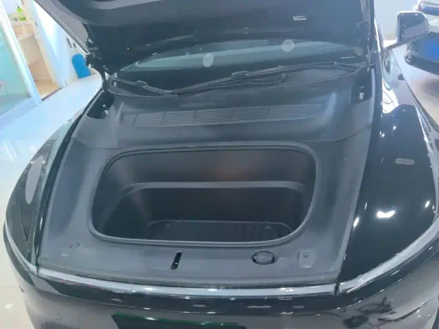 Tesla Model Y — Фото автомобиля 19