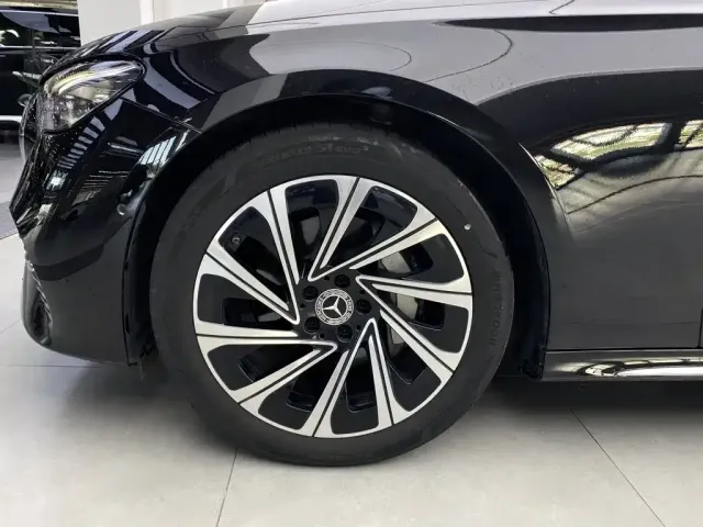 Mercedes-Benz E-Class — Фото автомобиля 7