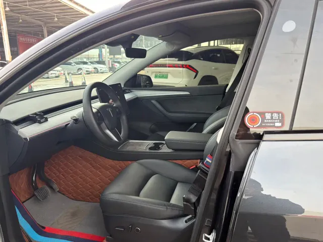 Tesla Model Y — Фото автомобиля 4