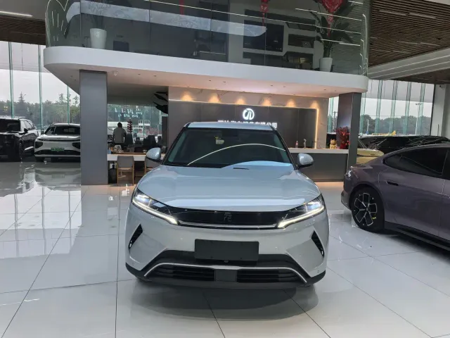 BYD Yuan UP — Фото автомобиля 2