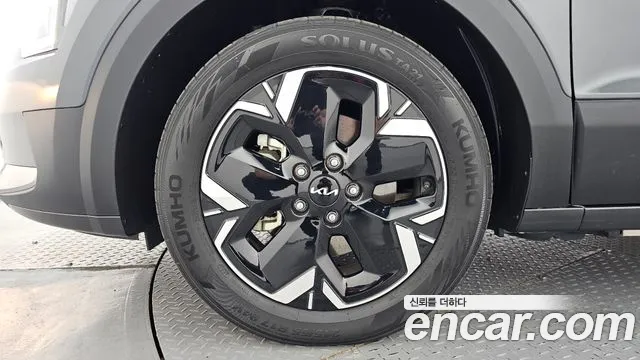 Kia Niro — Фото автомобиля 5