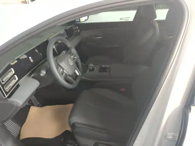 BYD Qin L — Фото автомобиля 12
