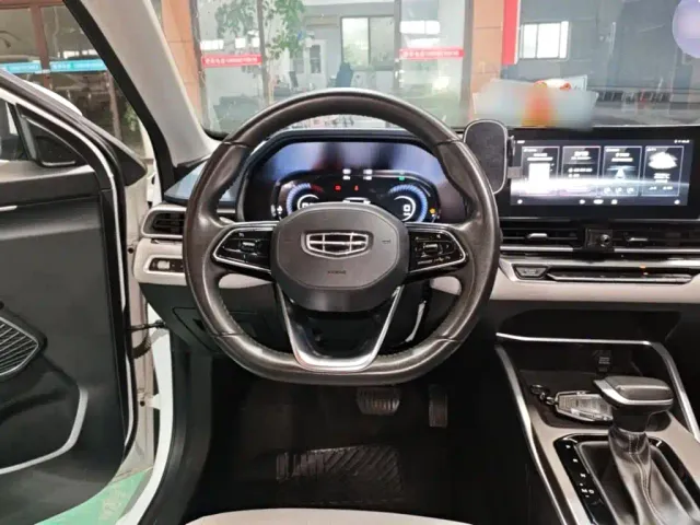 Geely Emgrand — Фото автомобиля 10