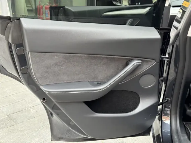 Tesla Model Y — Фото автомобиля 14