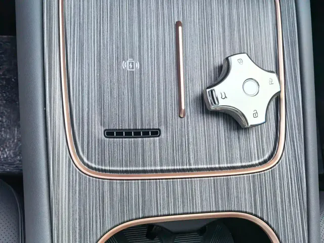 Dongfeng eπ 008 — Фото автомобиля 16
